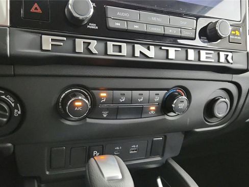 Certified 2025 Nissan Frontier SV image 28