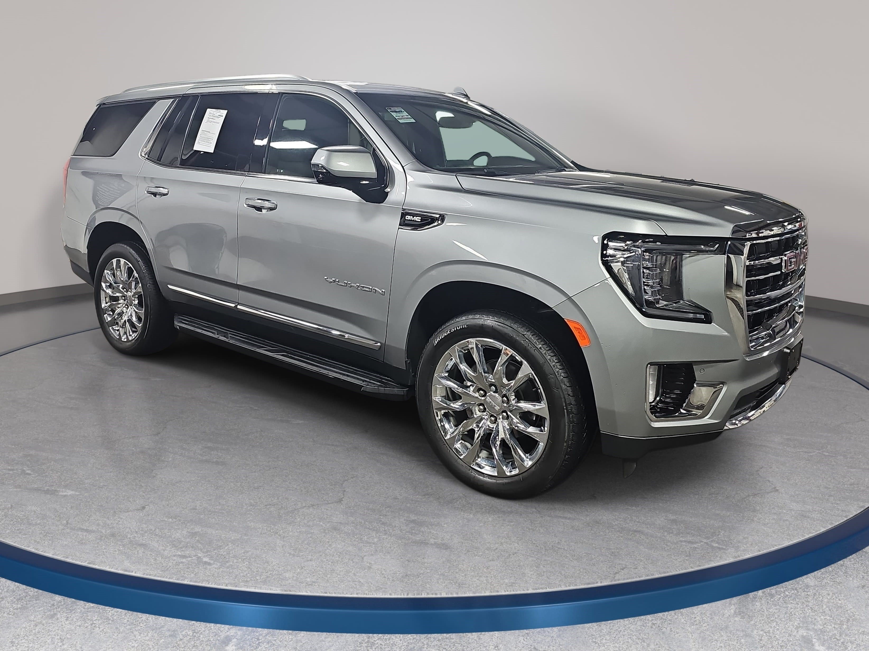Used 2024 GMC Yukon SLT w/ SLT Luxury Package AWD/4WD image 3