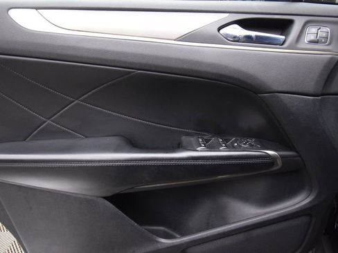 Used 2017 Lincoln MKC Premiere FWD image 22