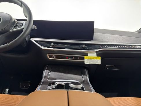 Certified 2024 BMW X7 xDrive40i w/ M Sport Package image 40