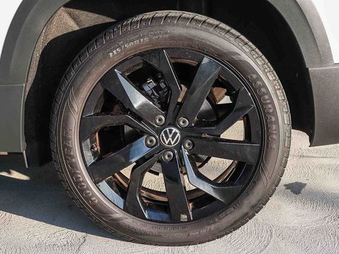 Used 2022 Volkswagen Taos SE image 10