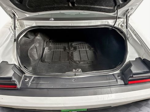 Used 2016 Dodge Challenger SXT image 33