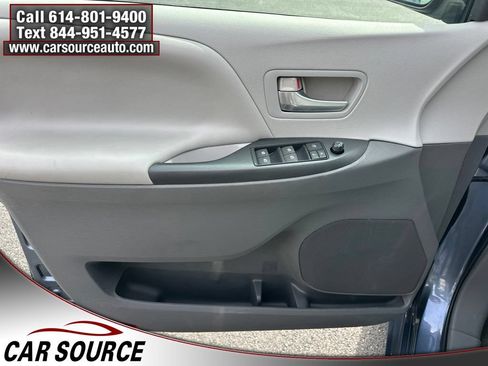 Used 2015 Toyota Sienna LE AWD/4WD image 14