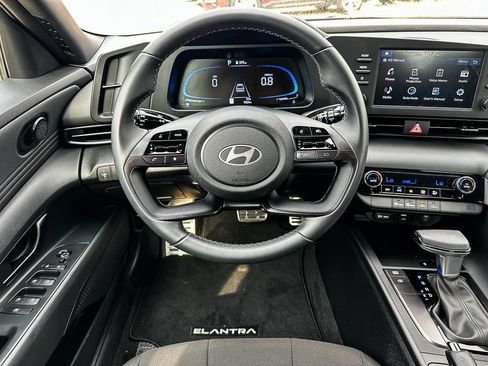 Used 2025 Hyundai Elantra Sport FWD image 22