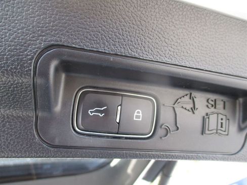 Used 2020 Ford Explorer XLT w/ Equipment Group 202A image 11