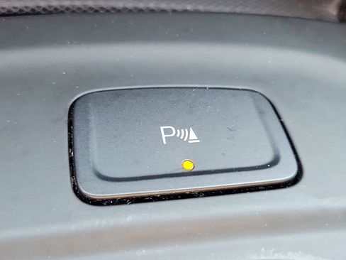 Certified 2023 Chevrolet Equinox LT FWD image 23