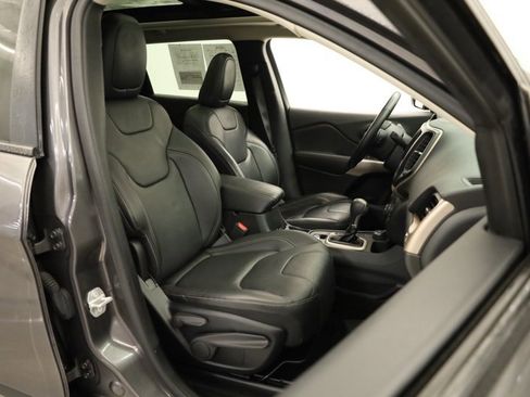 Used 2018 Jeep Cherokee Limited w/ Technology Group image 35