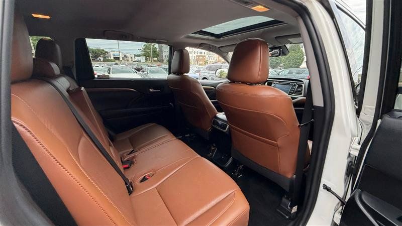 Used 2019 Toyota Highlander Limited AWD/4WD image 19