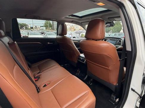 Used 2019 Toyota Highlander Limited AWD/4WD image 19