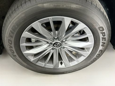 Used 2024 MAZDA CX-90 Plug-In Hybrid w/ Preferred AWD/4WD image 11