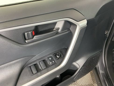 Used 2019 Toyota RAV4 LE image 13