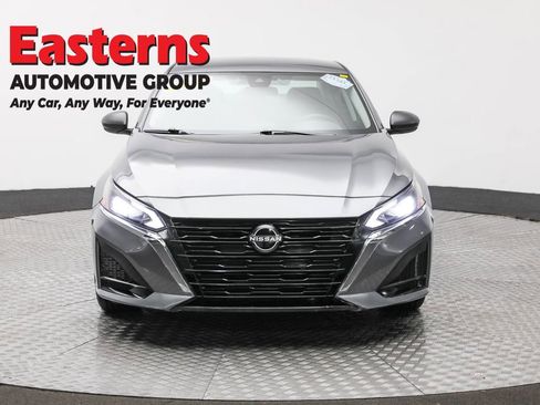 Used 2024 Nissan Altima 2.5 SV image 2
