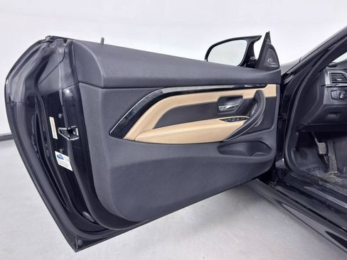 Used 2016 BMW M4 Convertible image 32