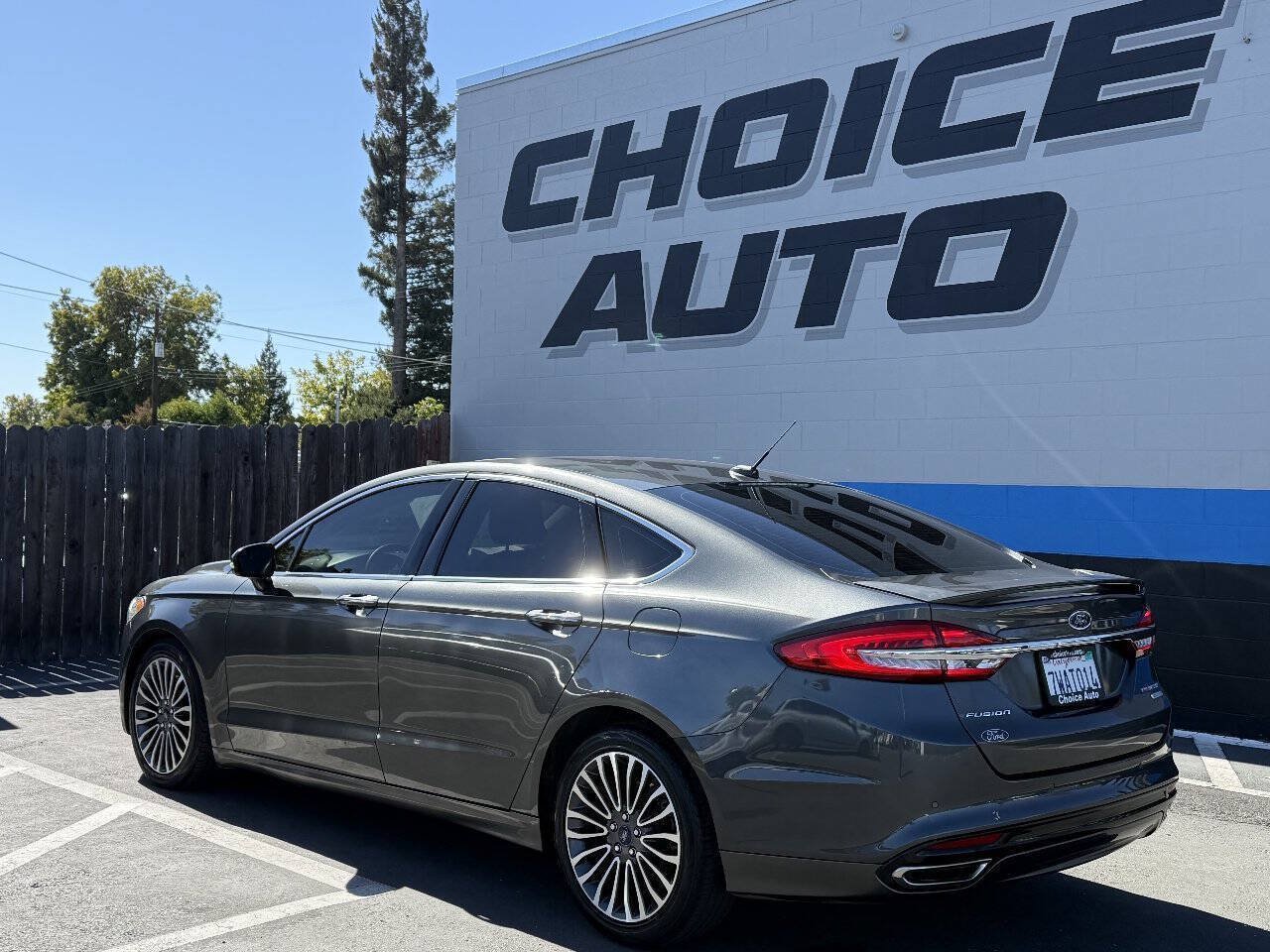 Used 2017 Ford Fusion Titanium FWD image 22