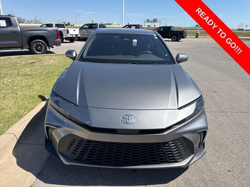 Certified 2025 Toyota Camry SE w/ Convenience Package image 2