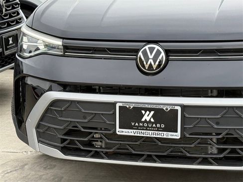 New 2025 Volkswagen Taos SE image 4