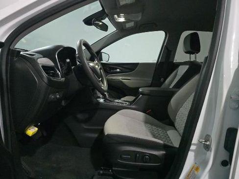 Used 2022 Chevrolet Equinox LS w/ LS Convenience Package image 3