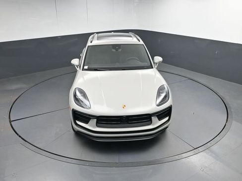 New 2026 Porsche Macan image 39