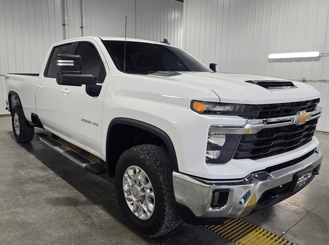 Used 2024 Chevrolet Silverado 3500 LT w/ Convenience Package AWD/4WD image 4