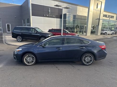 Used 2017 Toyota Avalon Limited image 3