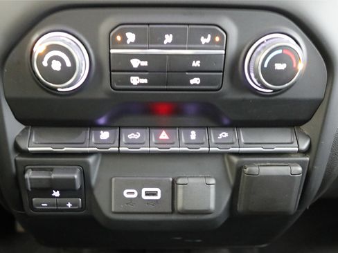 Used 2022 Chevrolet Silverado 2500 Custom w/ Custom Value Package image 6