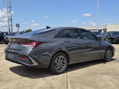 Used 2024 Hyundai Elantra SEL FWD image 4