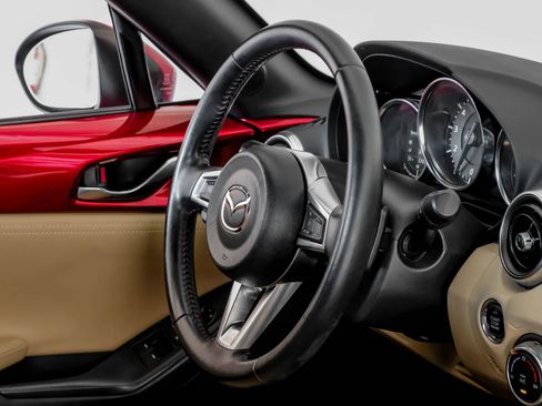 Used 2019 MAZDA MX-5 Miata RF Grand Touring image 14