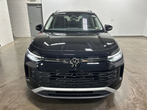 New 2025 Volkswagen Tiguan SE image 36