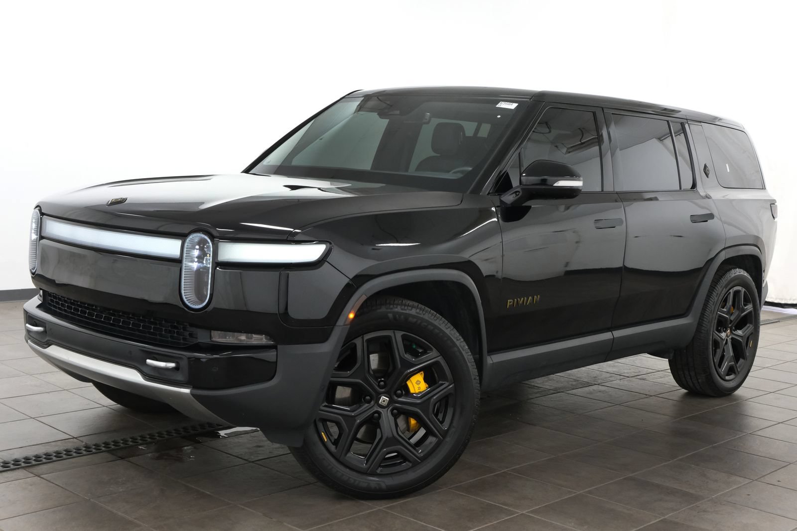 Used 2023 Rivian R1S Adventure Quad AWD/4WD image 1