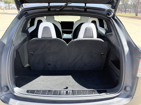 Used 2022 Tesla Model X image 14