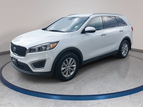 Used 2017 Kia Sorento FWD w/ LX Convenience Package image 1