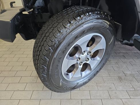Used 2016 Jeep Wrangler Unlimited Sahara w/ Dual Top Group AWD/4WD image 32