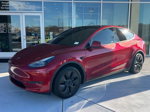 Used 2024 Tesla Model Y Long Range image 1