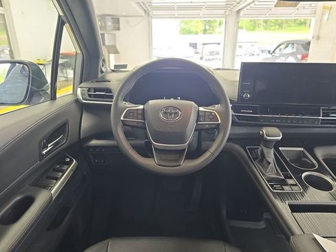 Used 2025 Toyota Sienna XLE Woodland Edition AWD/4WD image 12
