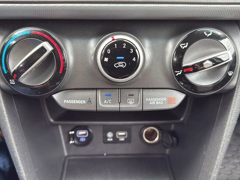 Used 2020 Hyundai Kona SE image 19