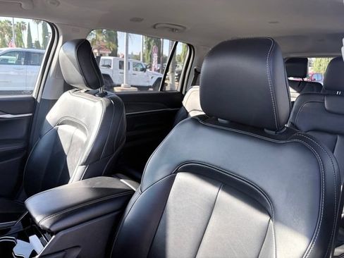 Used 2023 Jeep Grand Cherokee L Limited w/ Black Appearance Package RWD image 9