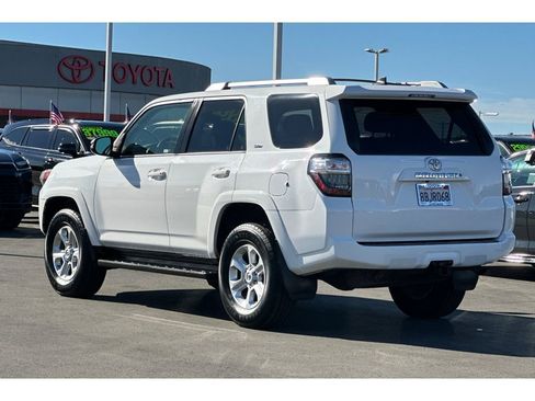 Used 2018 Toyota 4Runner SR5 Premium image 6