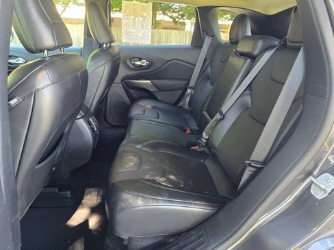 Used 2021 Jeep Cherokee Latitude Lux w/ Sun & Sound Group AWD/4WD image 25