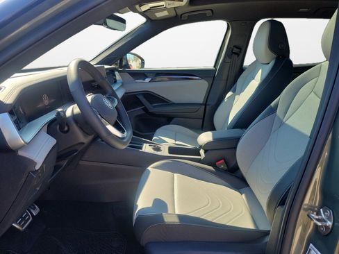 New 2026 Volkswagen Tiguan SE R-Line image 9