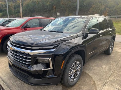 New 2026 Chevrolet Traverse LT image 2