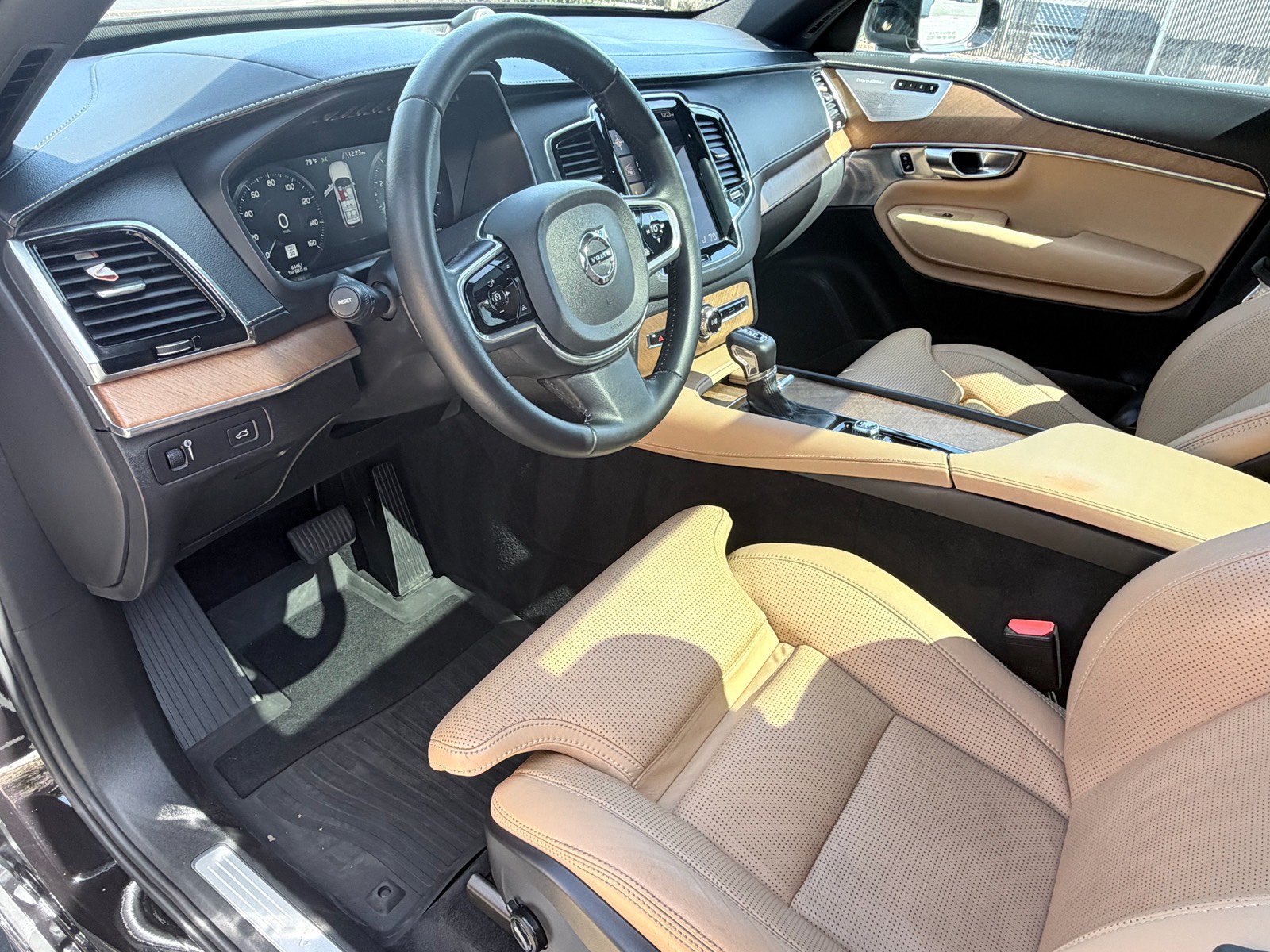 Used 2018 Volvo XC90 T6 Inscription w/ Convenience Package AWD/4WD image 13