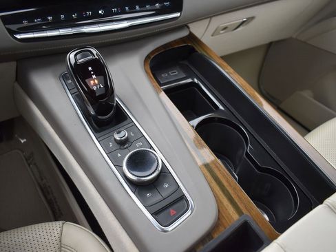 Used 2023 Cadillac Escalade ESV Premium Luxury Platinum w/ Heavy-Duty Trailer Package image 21