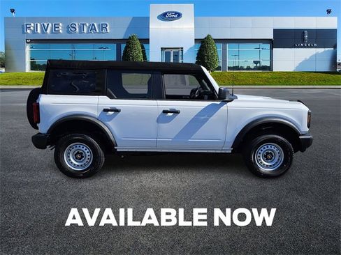 New 2025 Ford Bronco Base image 9