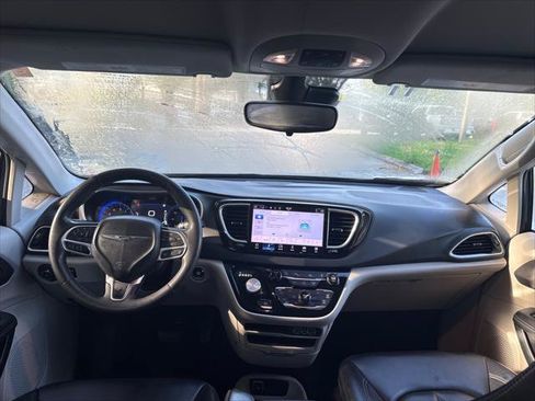 Used 2023 Chrysler Pacifica Touring-L FWD image 24