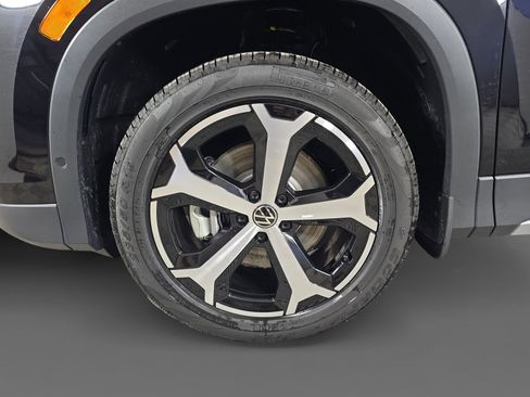 New 2026 Volkswagen Tiguan SE image 13