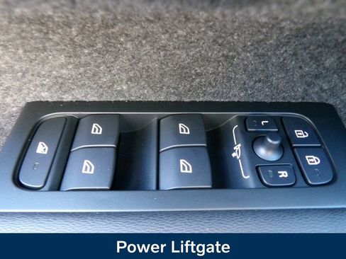 New 2026 Volvo XC40 B4 Core w/ Climate Package image 10