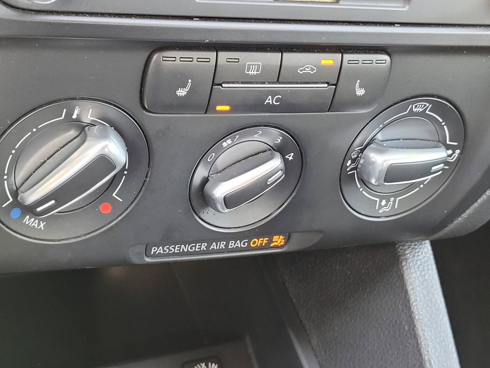 Used 2012 Volkswagen Jetta SE FWD image 26