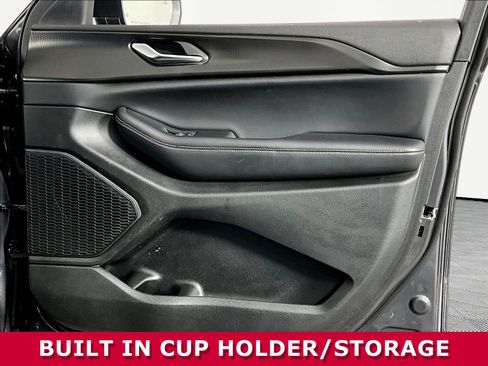 Used 2023 Jeep Grand Cherokee Laredo AWD/4WD image 27