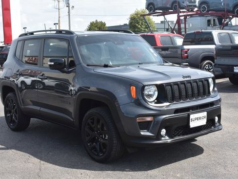 Used 2023 Jeep Renegade Altitude w/ Convenience Group I AWD/4WD image 3
