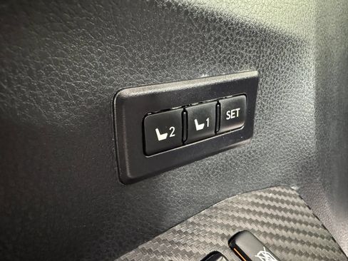 Used 2015 Toyota RAV4 Limited AWD/4WD image 40